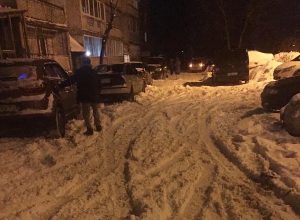 «Глаз народа»: жители Выльгорта из-за снега не могут ходить по дорогам