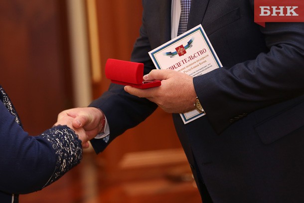 Государственными наградами поощрили жительниц Сосногорского района