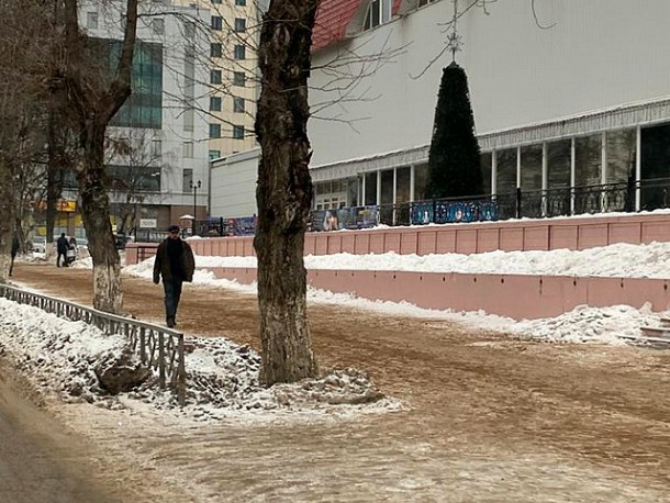 Мэрия Сыктывкара поставила на ежедневный контроль уборку улиц от снега