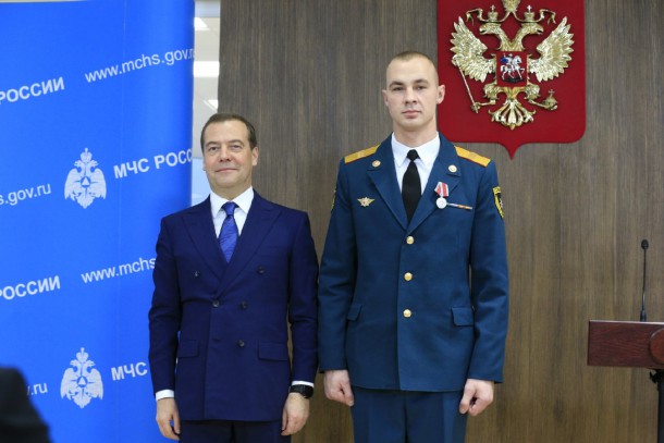 Дмитрий Медведев наградил пожарных Коми за героическое спасение людей