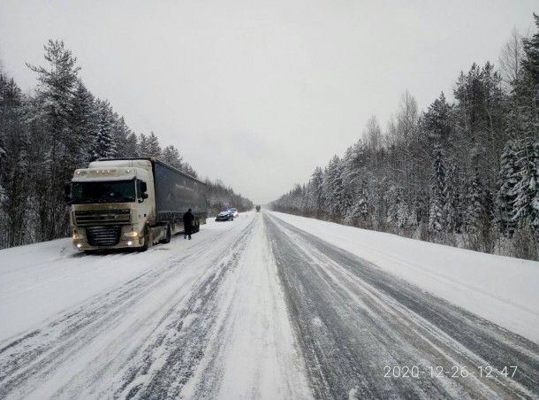 В Сыктывкаре двое детей пострадали в ДТП с большегрузом