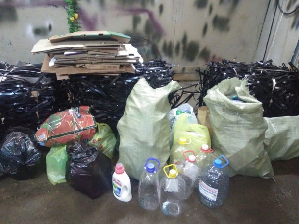Житель Прилузья «за копейки» приобщает односельчан к раздельному сбору отходов