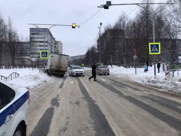 В Сыктывкаре первоклассник попал под грузовик