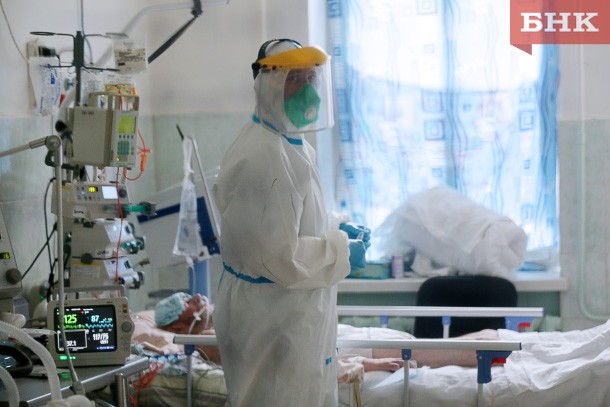 Цифра дня: 3000 медиков в Коми второй год держат «противоковидную» оборону 