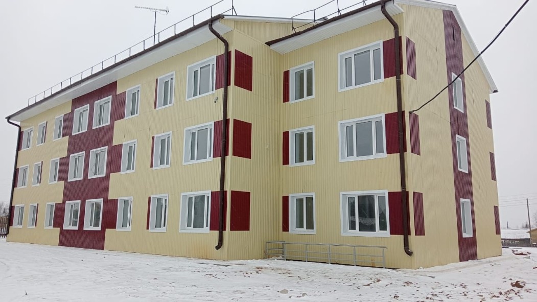 Переселенцы из аварийного жилья получили новые квартиры в Усть-Куломе