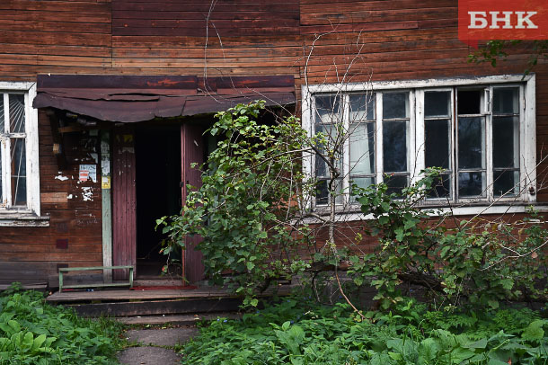 Суд обязал ускорить расселение жителей Летки и Объячево из разрушающихся домов