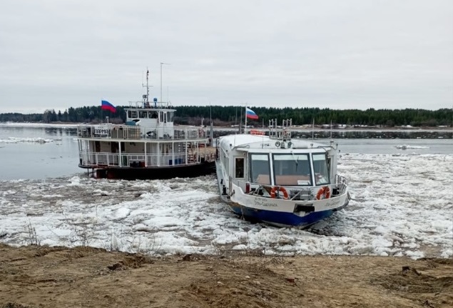 Народный корреспондент: «Ледоход задерживает рейсы на переправе в Седкыркещ»