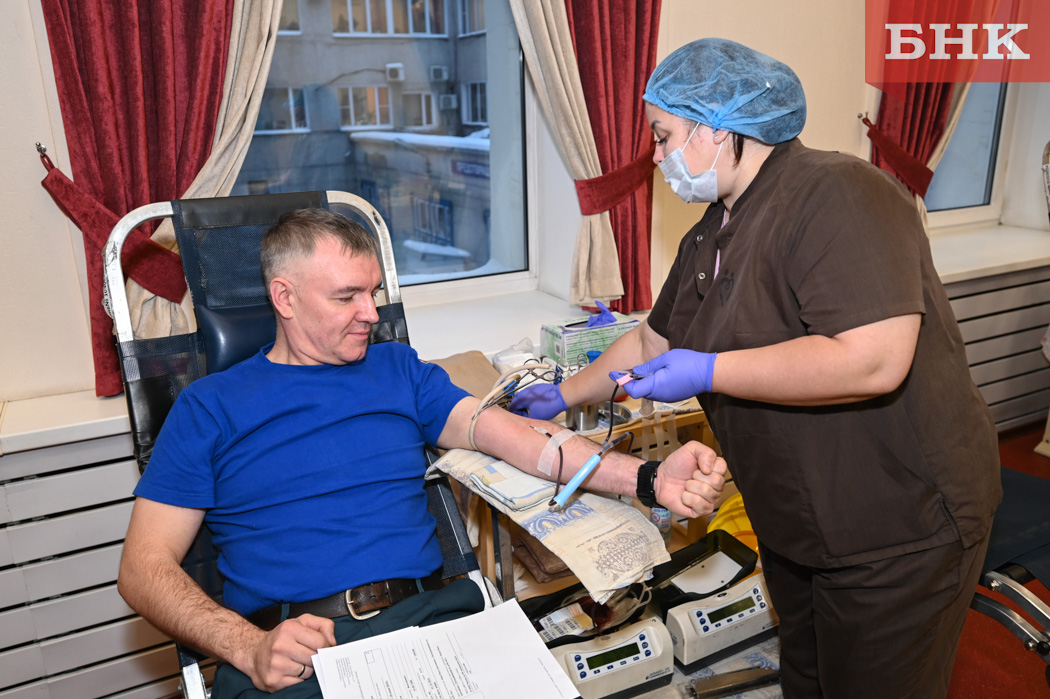 Литры храбрости: сотрудники МЧС России по Коми стали участниками донорской акции