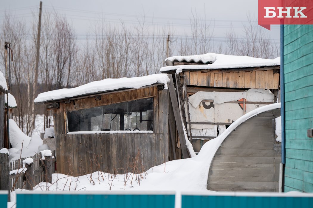 Жителю Объячево дали полгода на перенос забора