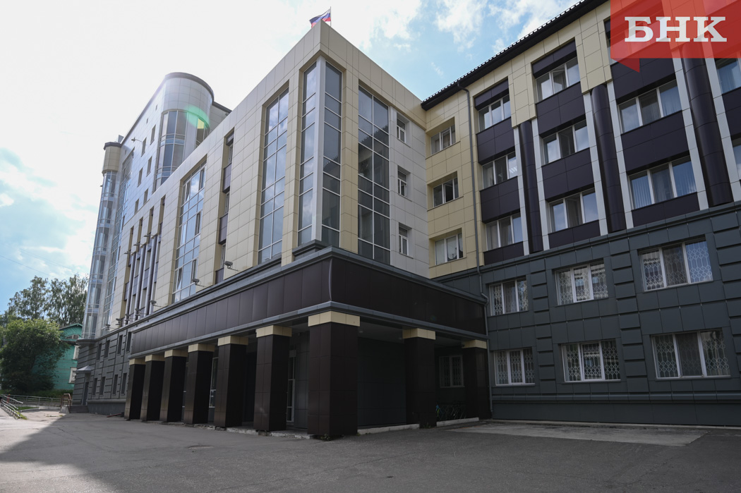 Сыктывкарский суд выгнали на улицу