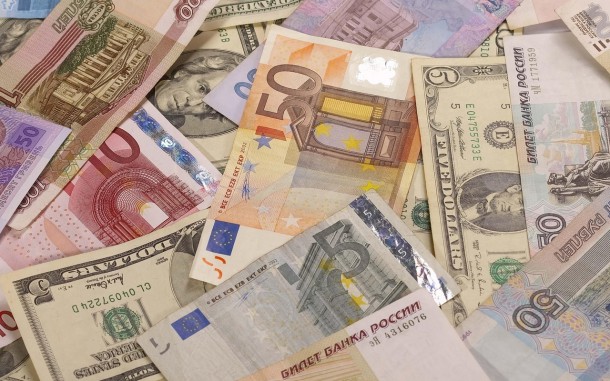 На обсуждение: «В Госдуму внесен закон, запрещающий россиянам пользоваться долларами»