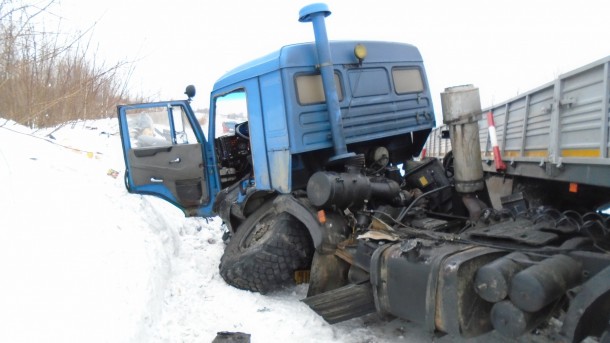В ДТП под Усинском погибли водитель иномарки и его пассажир