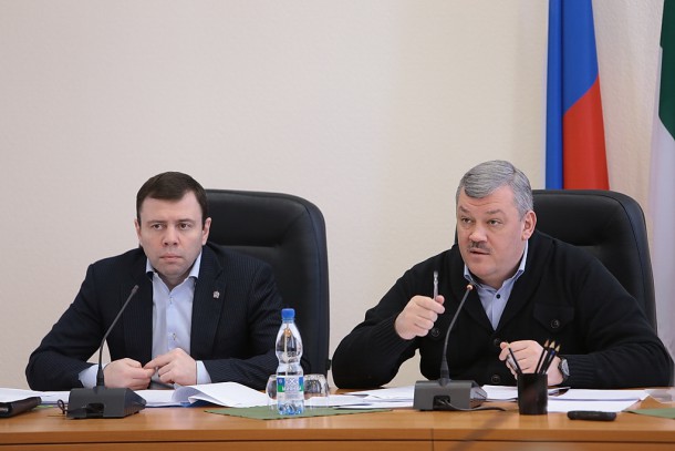 Сергей Гапликов поручил разработать меры по повышению безопасности на дорогах