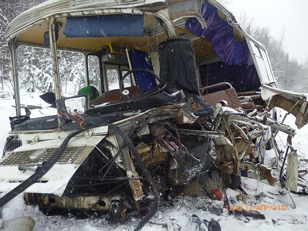 Поврежденные грузовик и автобус эвакуированы с дороги в Удорском районе - МВД