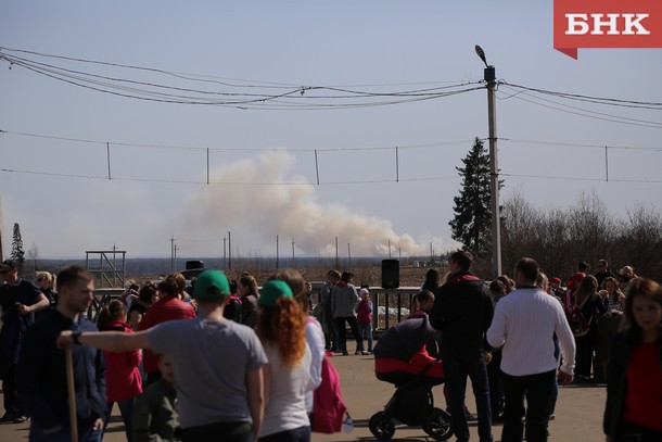 Народный корреспондент: «Над Сыктывкаром поднялся столб дыма»