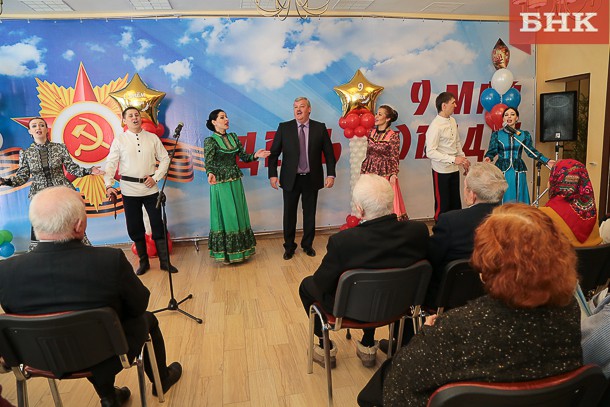 Сергей Гапликов спел перед ветеранами