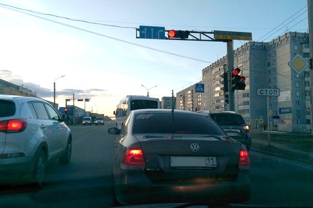 Народный корреспондент: «Сыктывкарский автобус выехал на перекресток на красный свет»