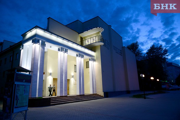 «Ночь в театре» в стиле ретро и театральная распродажа: театр им. Савина закрывает сезон