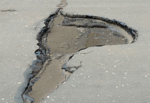 Эжвинский «Жилкомхоз» заплатит сыктывкарцу 136 тысяч рублей за яму на дороге