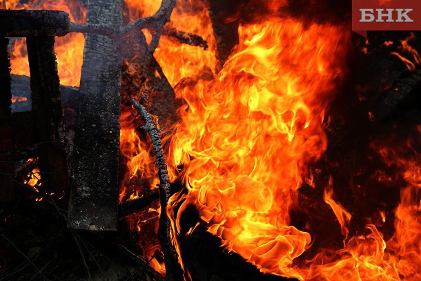 На пожаре в Коми погибла женщина