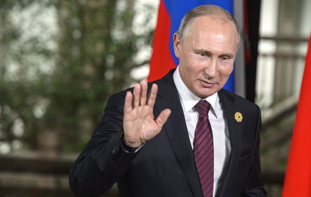 Путин списал долги россиян по налогам