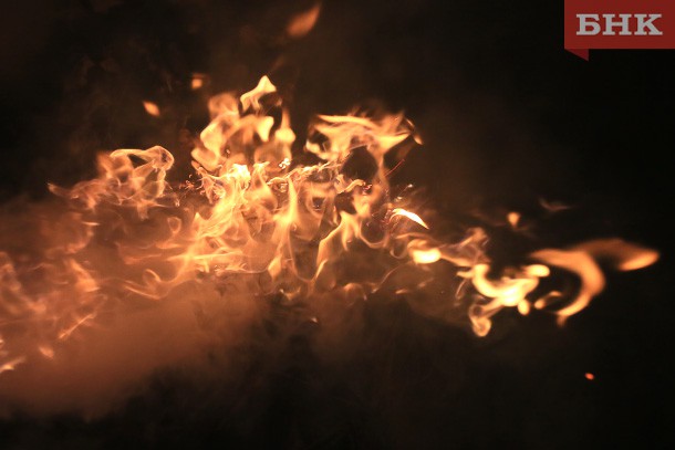 В Сосногорске огонь уничтожил баню