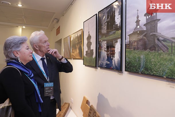 В Сыктывкаре зодчество Севера облекли в фото и видео