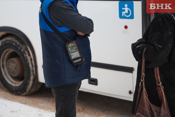 В Усинске проезд в автобусе можно оплатить по карте