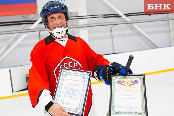 Хоккейным матчем поздравили с юбилеем экс-игрока «Строителя»