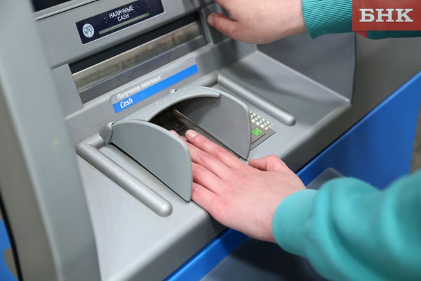 Полиция задержала похитившую деньги из банкомата интинку