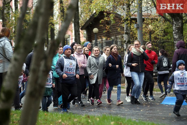 Сыктывкарцы коллективно пробежались по Кировскому парку