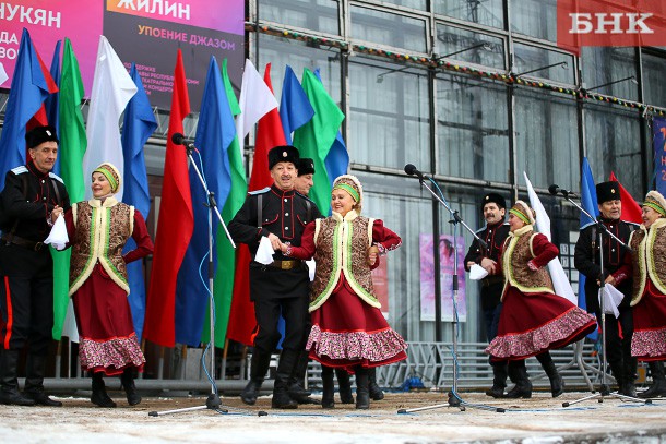 Казачьими танцами и коми песнями отметили День народного единства в Сыктывкаре