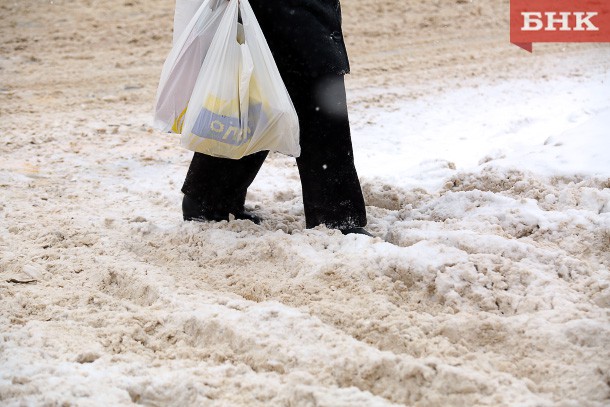 За неубранный снег возле магазинов в столице Коми штрафуют на 600 тысяч рублей