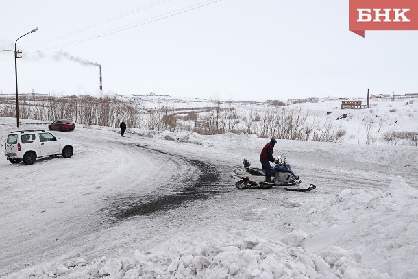 В Ижемском районе Коми под снегоход попал ребенок