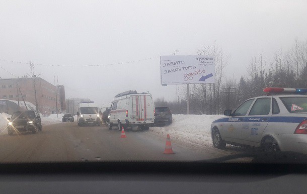 Медики установят причину смерти спровоцировавшего ДТП в Эжве водителя