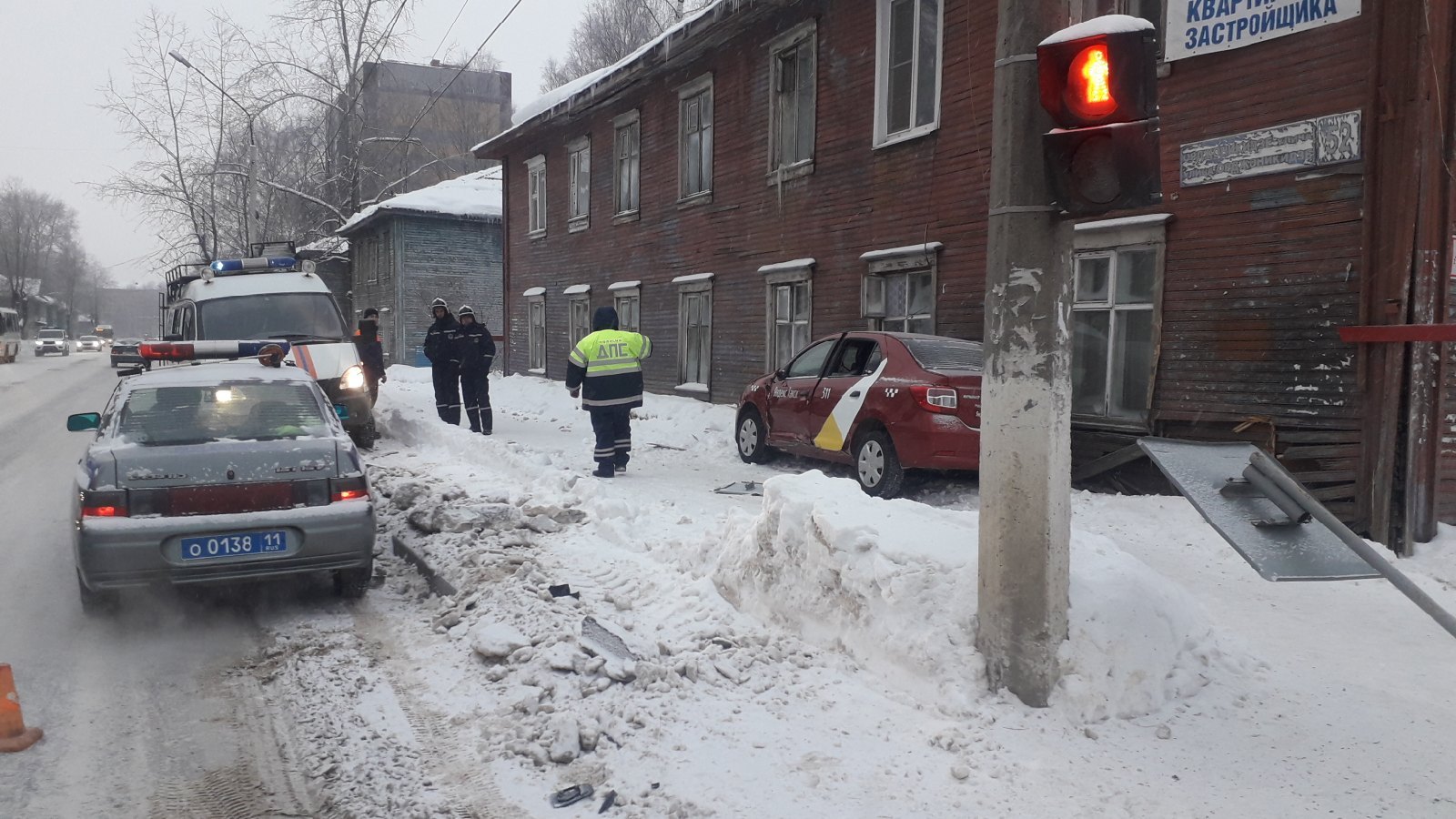 Погода сыктывкар на 10 дней гисметео коми. Перекресток Орджоникидзе Юхнина. Сыктывкар автомобиль въехал в Парму. ДПС Сыктывкар. Челябинск Сыктывкар.