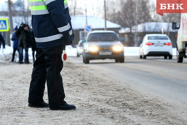 В Сыктывкаре патрульного подозревают в злоупотреблении полномочиями и служебном подлоге