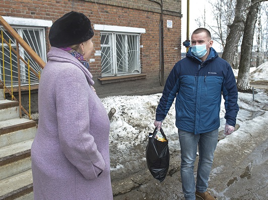  Как в Сосногорске волонтеры помогают пожилым людям в условиях самоизоляции