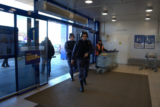 Росгвардия задержала посетителя в сыктывкарской «Ленте»