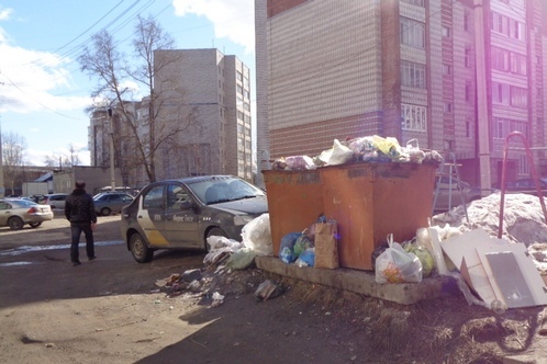 Мэрия Сыктывкара потребовала от УК и ТСЖ сделать генеральную уборку во дворах и подъездах
