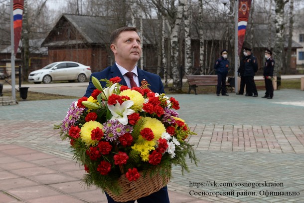 В Сосногорском районе возложили цветы к памятным мемориалам