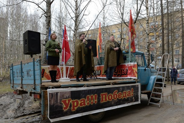 В Сосногорске под окнами ветеранов устроили праздничный концерт