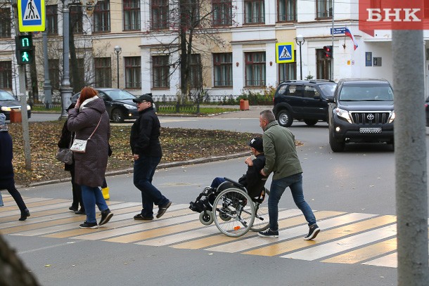 В Коми 423 одиноким неработающим родителям платят за воспитание «особенных» детей