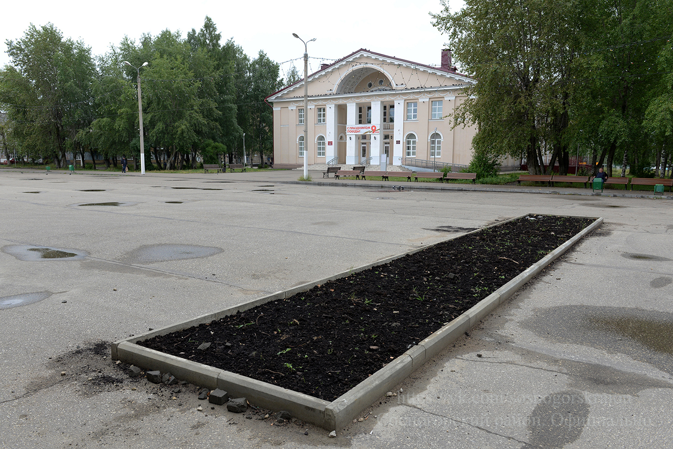 На площади Гагарина в Сосногорске поселили зеленых медведей « БНК