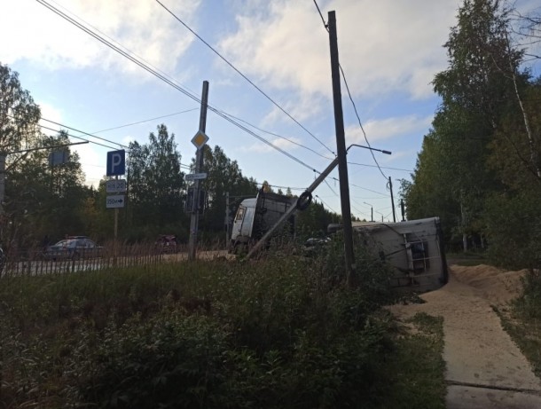 В Эжве большегруз столкнулся с «Нивой»