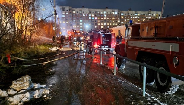 В МЧС назвали причину пожара в деревянном доме в Усинске