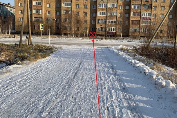 В Инте внедорожник врезался в жилой дом