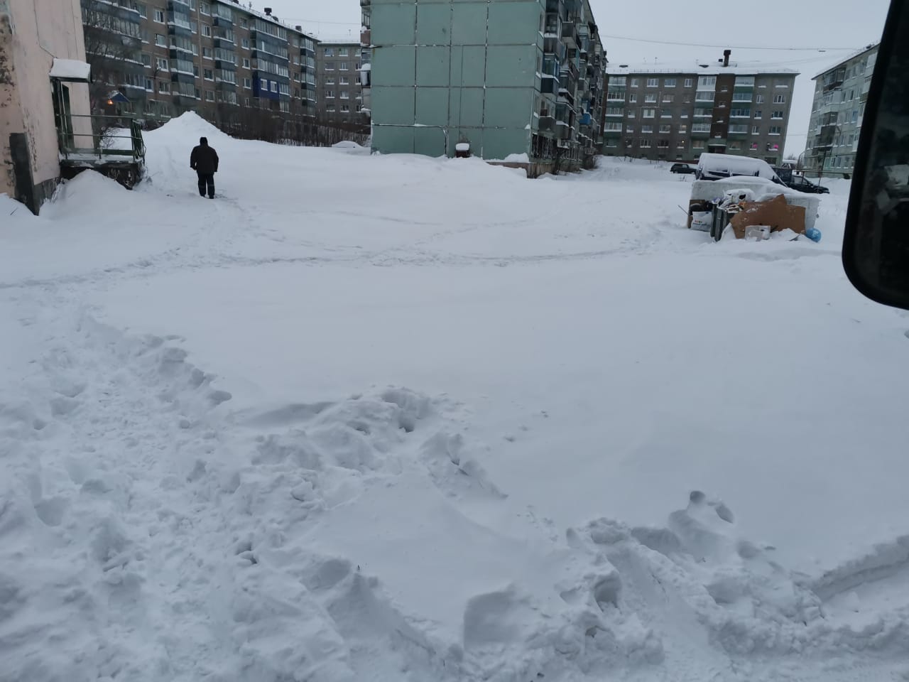 В Воркуте суровая погода мешает спецтехнике вывозить мусор « БНК