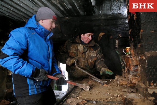 В Сыктывкаре волонтеры объединились для помощи сгоревшему конному центру