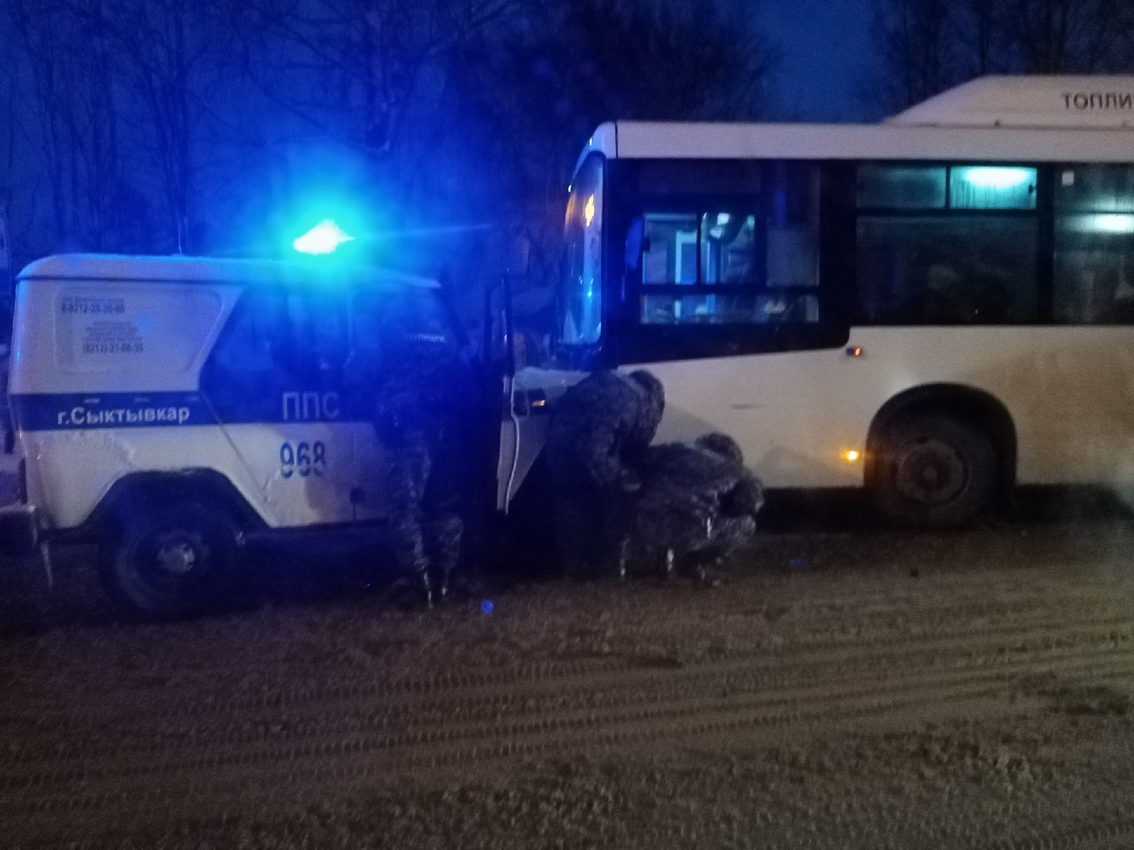 В Сыктывкаре патрульная машина столкнулась с пассажирским автобусом « БНК